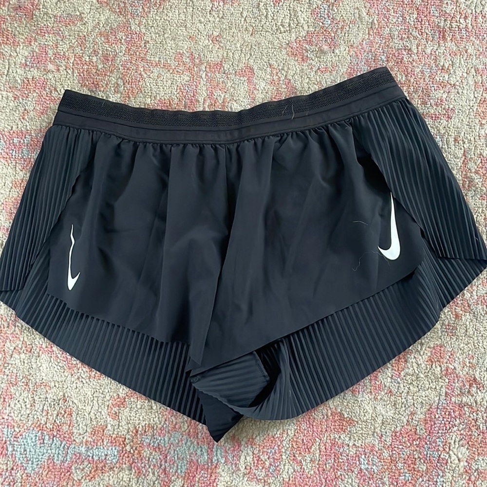 Nike women’s aeroswift running shorts size large